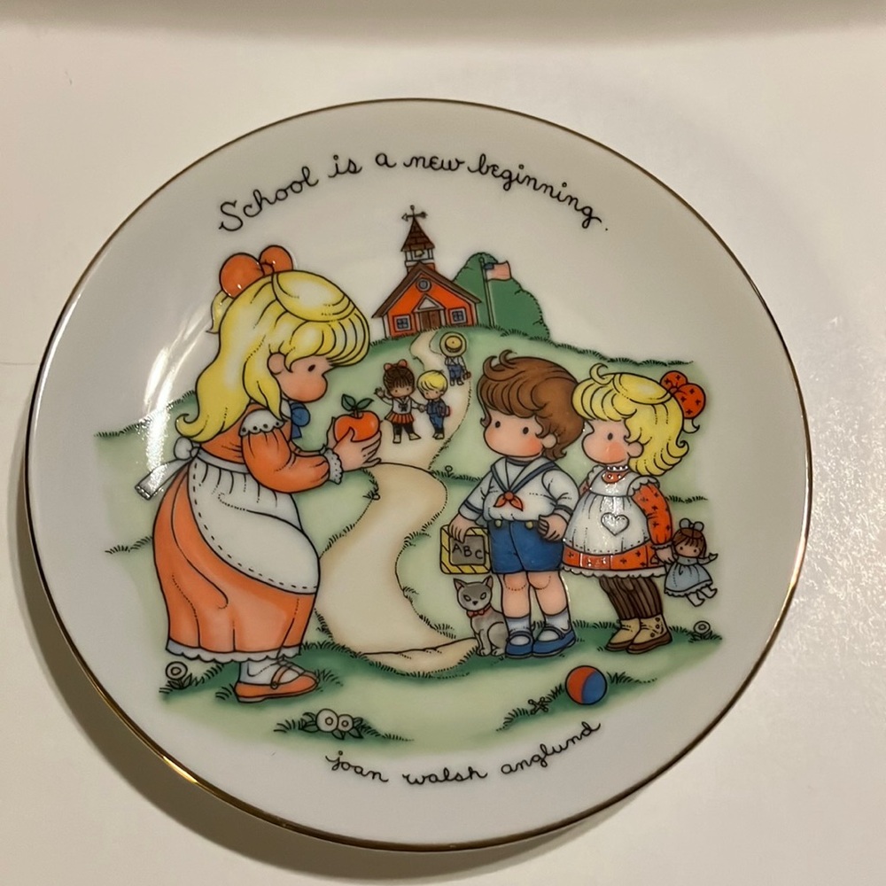 1986 Avon “School is a New Beginning”‎ Decorative Plate by Joan Walsh Anglund